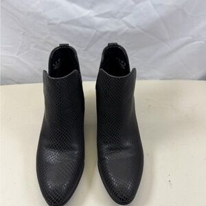 FRANCO SARTO Womens Black Heel Leather Ankle Boots 7 M Pattern Pointed Toe Roar